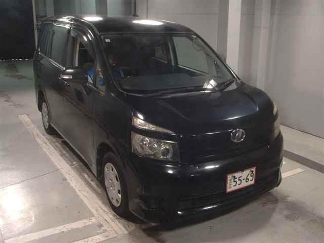 TOYOTA VOXY 2009