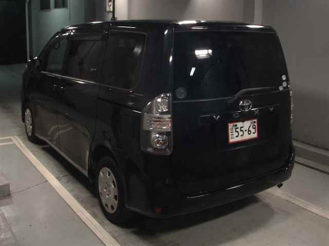 TOYOTA VOXY 2009