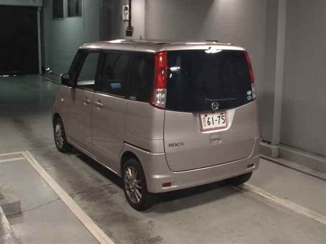 NISSAN ROOX 2010