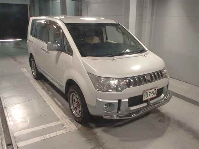 MITSUBISHI DELICA D5 2009