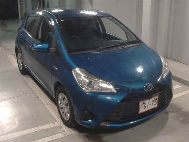 TOYOTA VITZ 2017