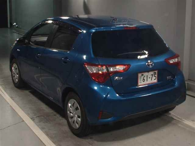 TOYOTA VITZ 2017
