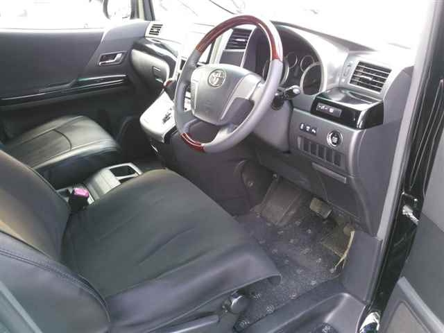 TOYOTA VELLFIRE 2010
