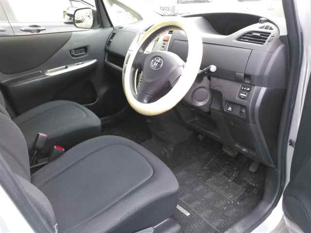 TOYOTA RACTIS 2009