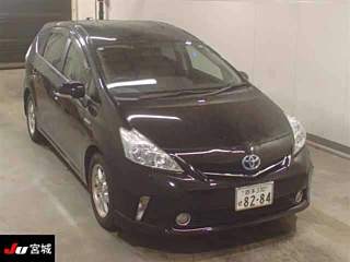 TOYOTA PRIUS ALPHA 2011