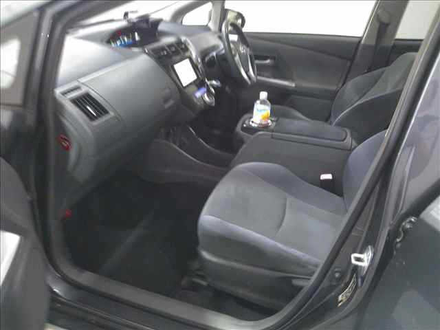 TOYOTA PRIUS ALPHA 2012