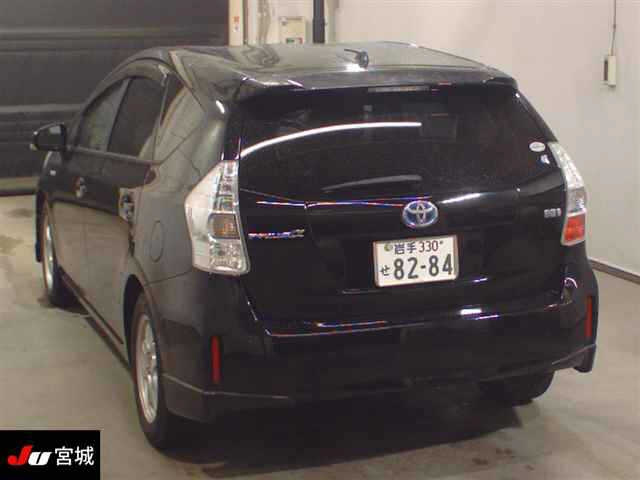 TOYOTA PRIUS ALPHA 2011
