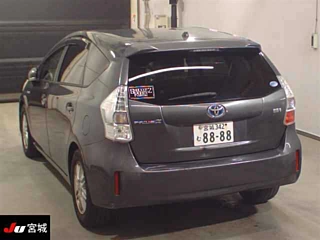 TOYOTA PRIUS ALPHA 2012