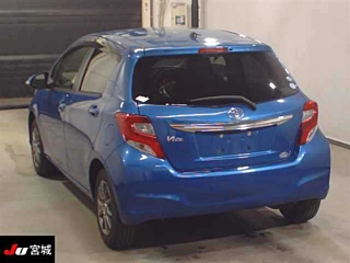 TOYOTA VITZ 2015