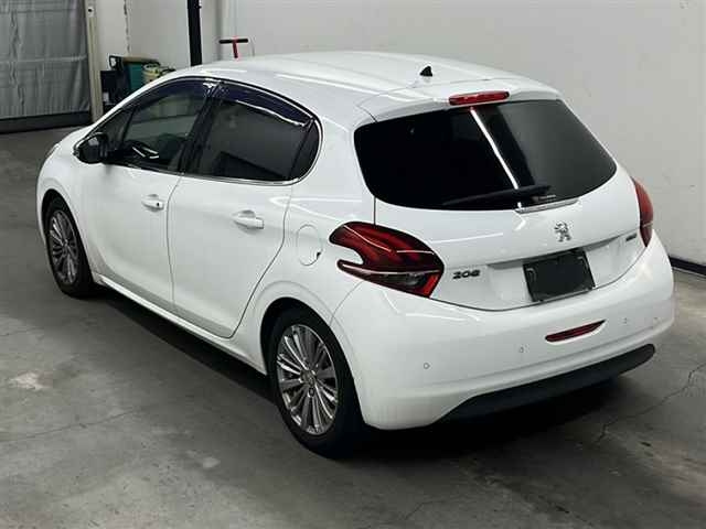 PEUGEOT 208 2016