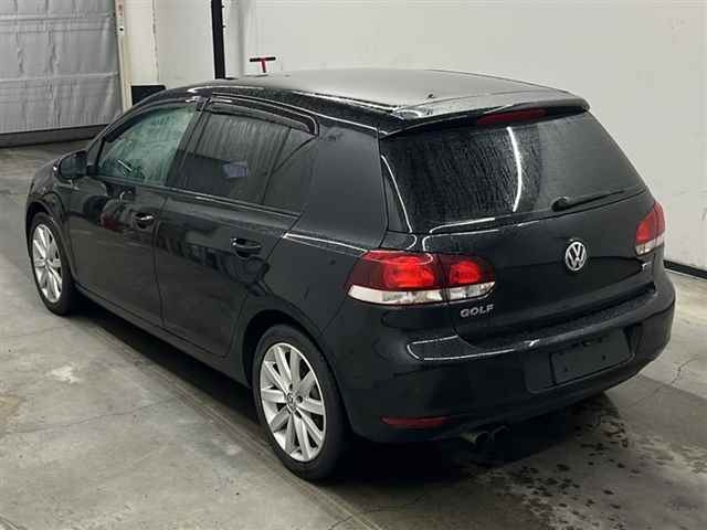 VOLKSWAGEN GOLF 2010