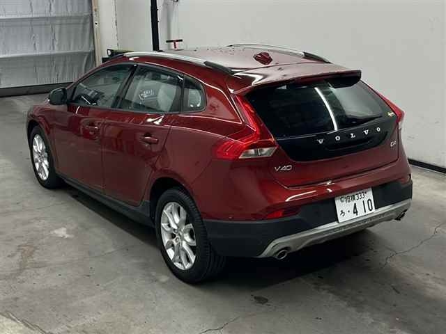 VOLVO V40 2017