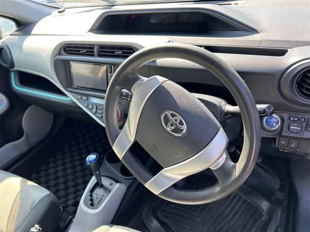 TOYOTA AQUA 2012