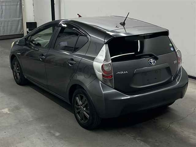 TOYOTA AQUA 2012