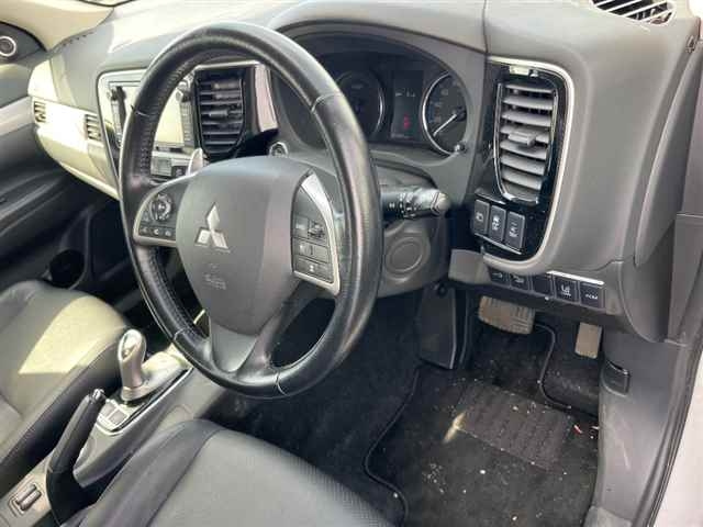 MITSUBISHI OUTLANDER PHEV 2014