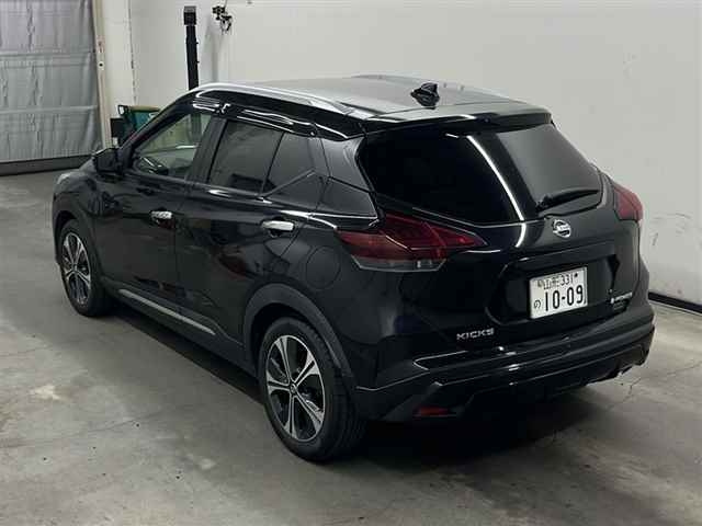 NISSAN KIX 2021