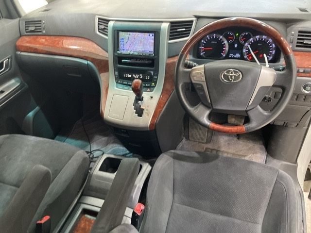 TOYOTA VELLFIRE 2010