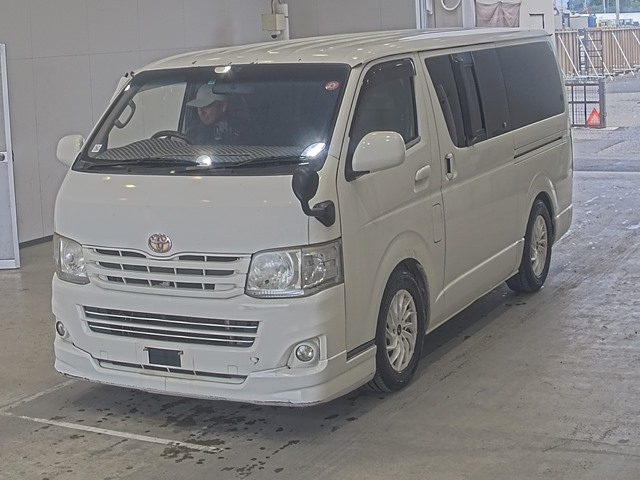 TOYOTA HIACE VAN 2011