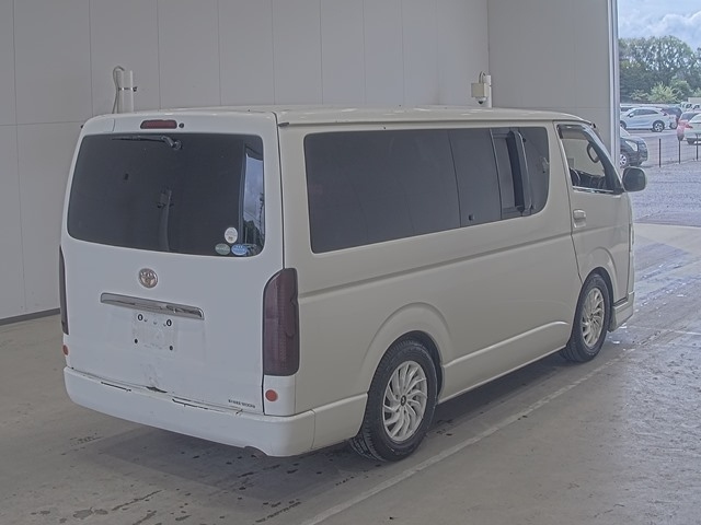 TOYOTA HIACE VAN 2011