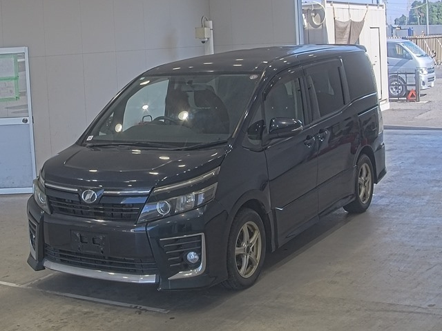 TOYOTA VOXY 2014
