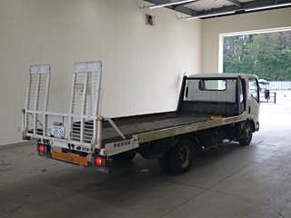 NISSAN TRUCK 2010