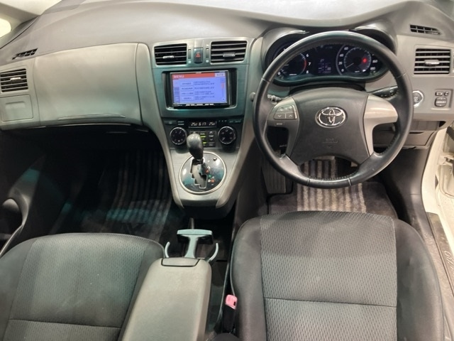 TOYOTA MARK X ZIO 2010