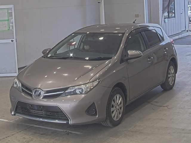 TOYOTA AURIS 2012