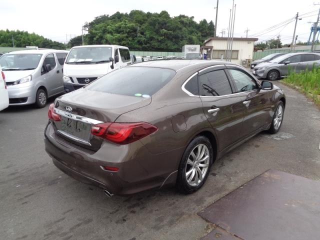 NISSAN FUGA 2018
