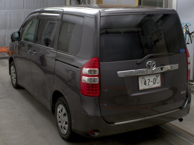 TOYOTA NOAH 2012