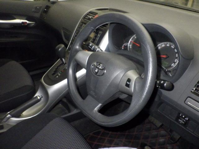 TOYOTA AURIS 2010