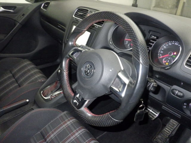 VOLKSWAGEN GOLF 2010