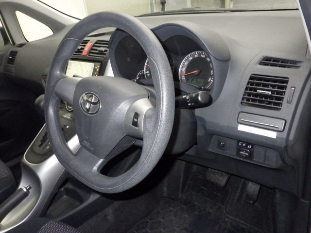 TOYOTA AURIS 2010