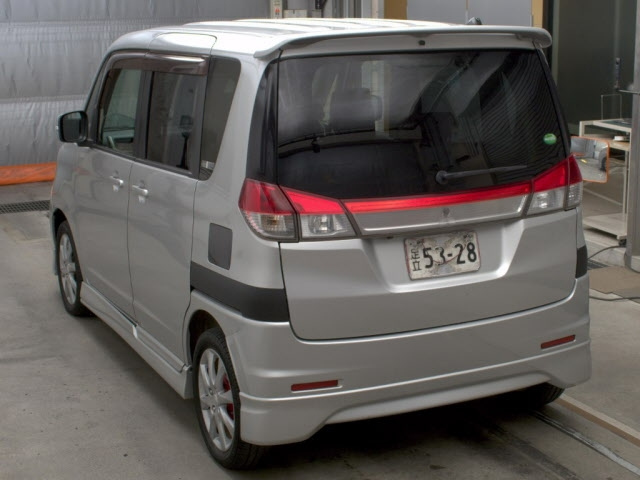 MITSUBISHI DELICA D2 2012