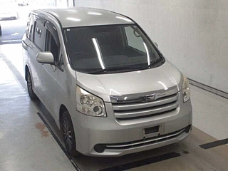 TOYOTA NOAH 2008
