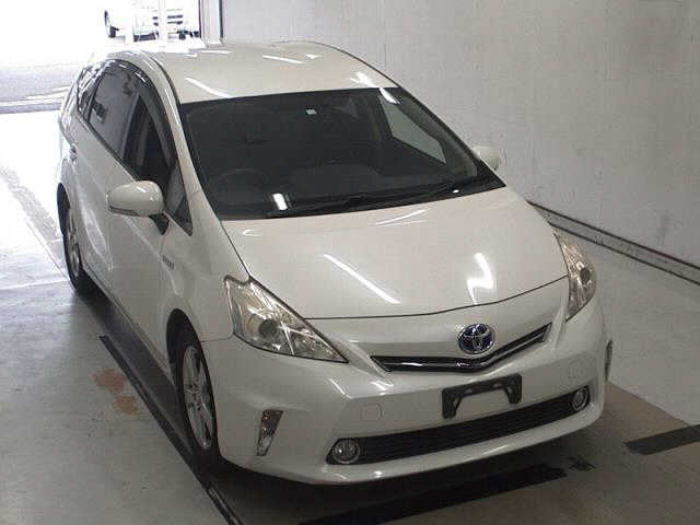 TOYOTA PRIUS ALPHA 2012
