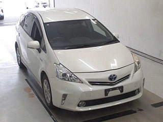 TOYOTA PRIUS ALPHA 2015