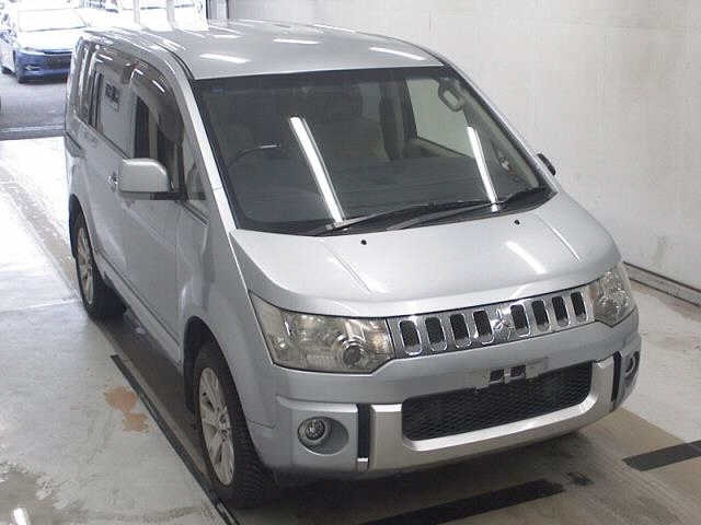 MITSUBISHI DELICA D5 2016