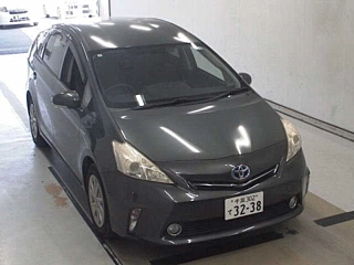 TOYOTA PRIUS ALPHA 2011