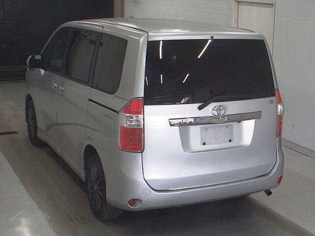 TOYOTA NOAH 2008