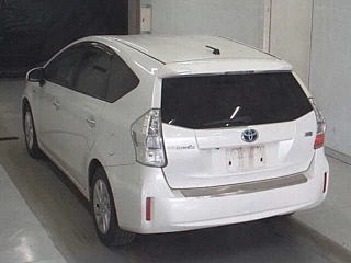 TOYOTA PRIUS ALPHA 2015