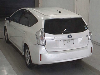 TOYOTA PRIUS ALPHA 2012