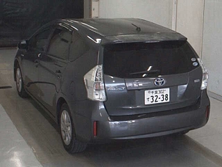 TOYOTA PRIUS ALPHA 2011