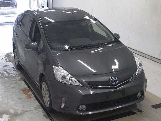 TOYOTA PRIUS ALPHA 2014