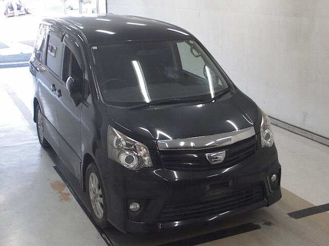 TOYOTA NOAH 2013