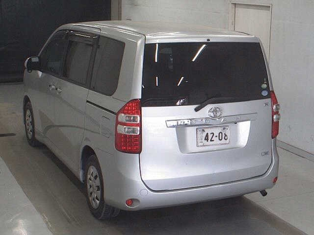 TOYOTA NOAH 2012