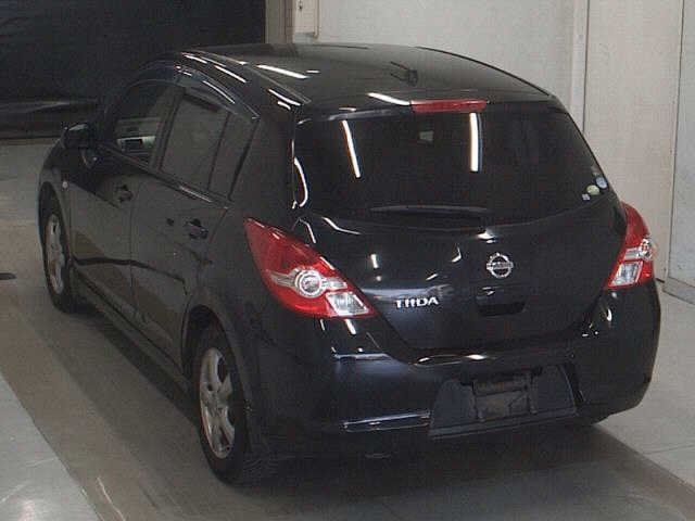 NISSAN TIIDA 2010