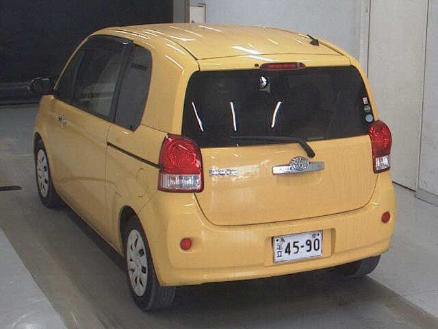 TOYOTA PORTE 2016