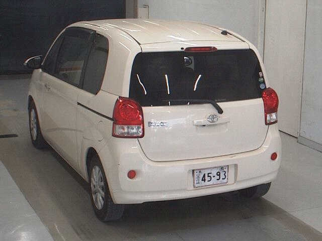 TOYOTA PORTE 2013
