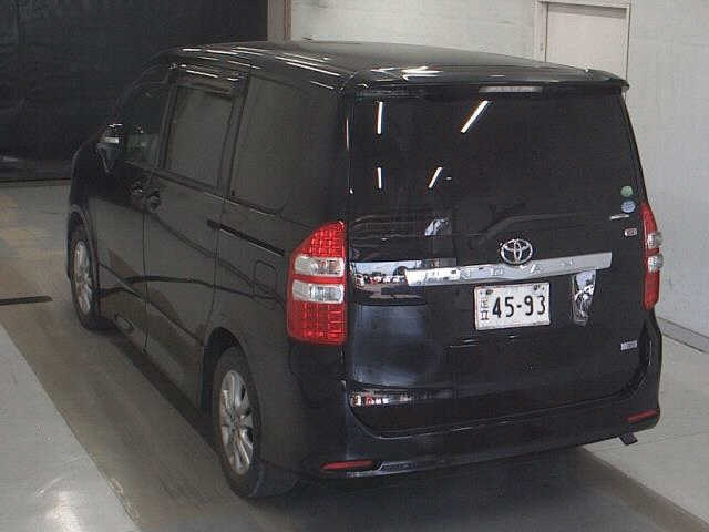 TOYOTA NOAH 2013