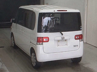 DAIHATSU TANTO 2011
